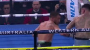 Ломаченко нокаутировал соперника в чемпионском поединке: видео