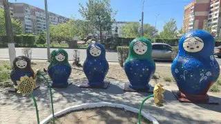 "Аллея из фильмов ужасов". Павлодарцы возмутились матрешками в центре города