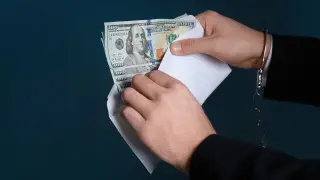 "Я чиновник, переведите 180 миллионов долларов": казахстанца осудили на 10 лет