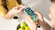 Пользователи Apple смогут управлять устройствами глазами