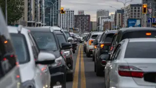 Повсеместный ремонт дорог и сильные пробки объяснили в акимате Астаны