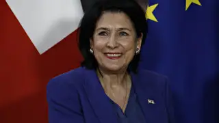 Президент Грузии попросила Макрона освободить Кавказ от "советского менталитета"