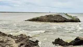 Одну из трасс Казахстана частично снесли, чтобы избежать подтопления жилых домов