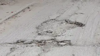 Наказание за пересечение сплошной при объезде ямы объяснили в МВД