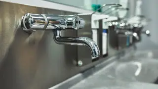 Весь правобережный Семей остался без воды