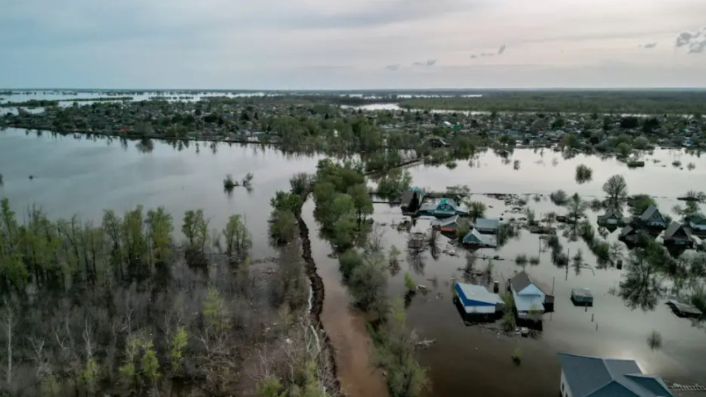 Фонд “Халык” и Halyk Bank начали выплаты пострадавшим от наводнений в Кульсары