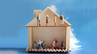 Почти тысячу человек "вместили" в одну квартиру в Астане