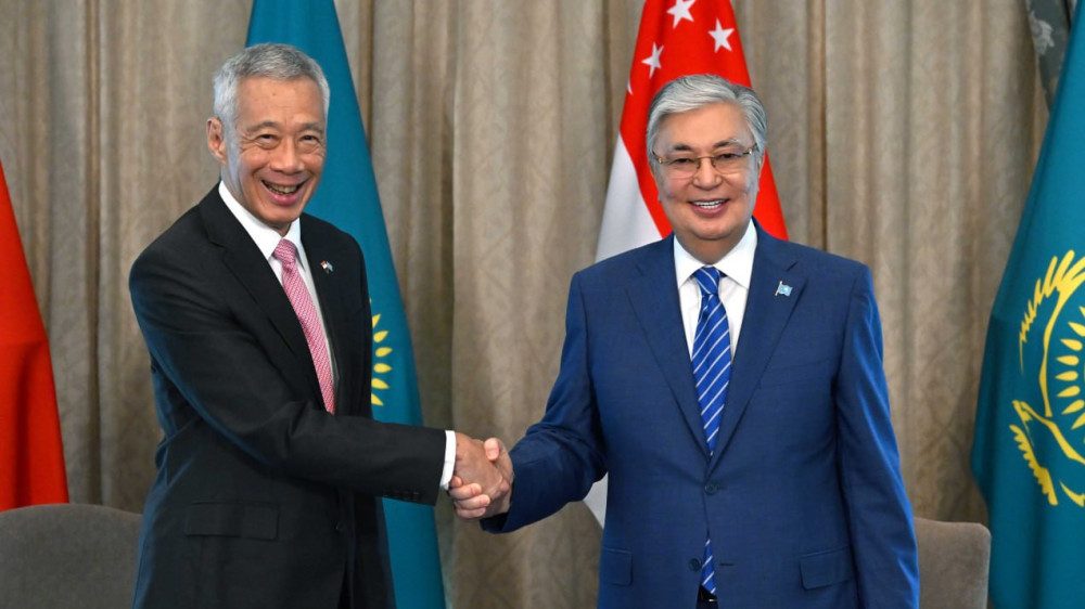 Токаев встретился с третьим премьером, старшим министром Сингапура