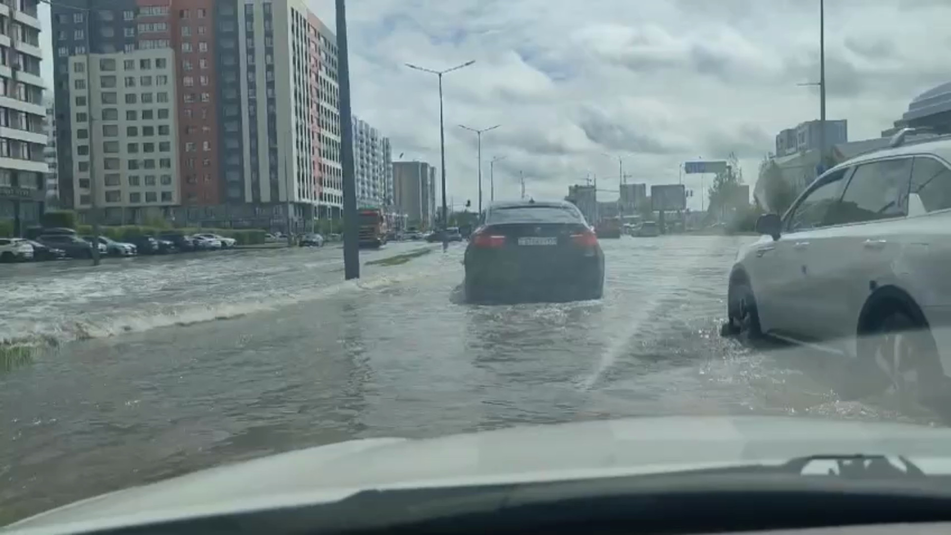 В Астане ”поплыл” один из самых оживленных проспектов города: 26 мая 2024  15:24 - новости на Tengrinews.kz