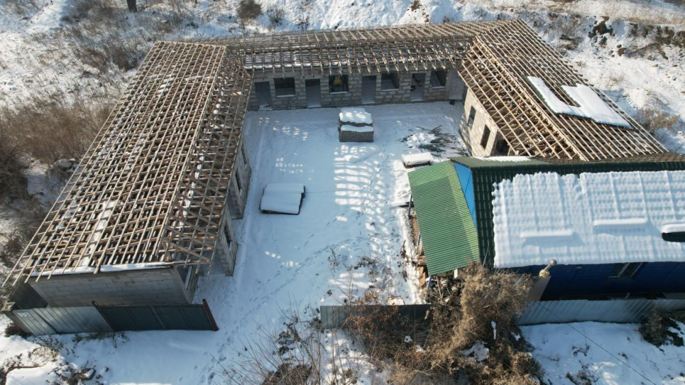 Крупное здание снесли в Алматы