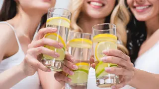 Что будет, если пить воду с лимоном каждое утро