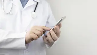 Житель Павлодарской области принял роды у жены, советуясь по телефону с диспетчером скорой