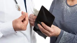 В сфере здравоохранения Казахстана вскрыли системные коррупционные риски