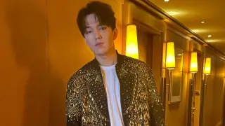 Уникальная символика: Что означают символы на концертном костюме Димаша