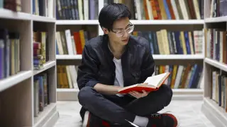 Что говорит о вас организация вашей книжной полки -  психологи объяснили