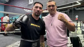 Александр Усик на казахском обратился к Жанибеку Алимханулы