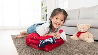 На море без забот: как развлечь ребенка в самолете