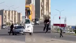 Мужчина, вооруженный камнями, напал на водителей и повредил несколько авто в области Абай