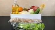Цены на 10 видов продуктов снизились в Казахстане