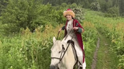 Верхом на лошади и в казахском костюме: Сабина Алтынбекова вновь восхитила поклонников