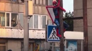 "Человека-паука" засняли на видео в Семее