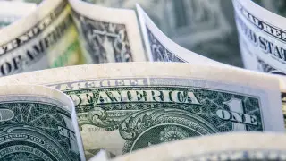 Доллар дешевеет в Казахстане