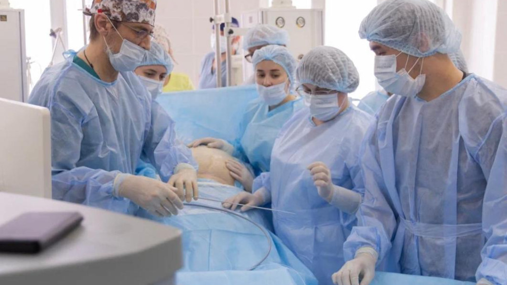 Первую операцию на плоде в утробе матери провели в Казахстане