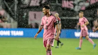 Месси отказался играть в одной лиге с Роналду даже за 1,4 миллиарда евро