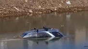 "Ехал по навигатору?". В Астане водитель утопил свое авто в котловане