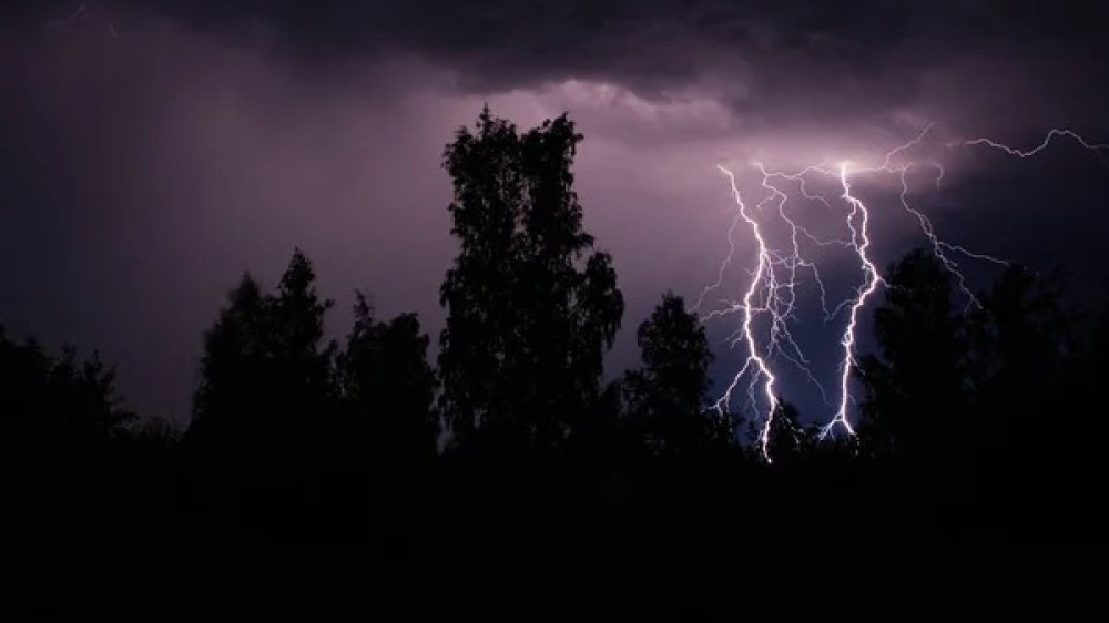 Погода в понедельник, 17 июня: почти по всему Казахстану объявлены штормовые предупреждения