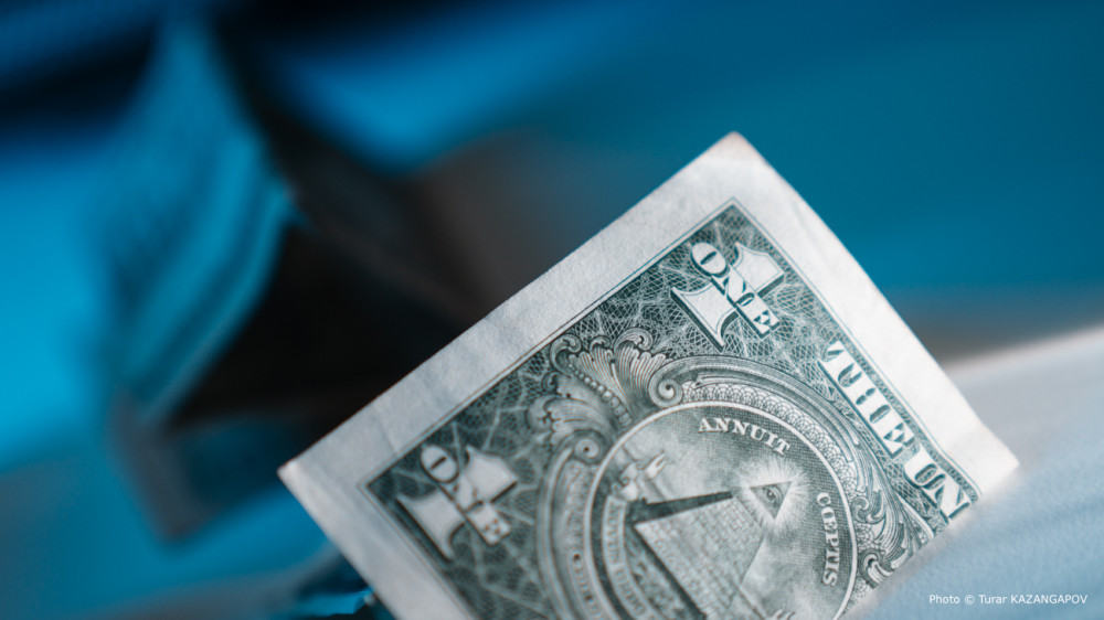 Доллар растет, рубль и евро сдают позиции в обменниках Казахстана