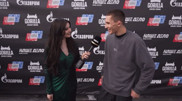 Девушка поставила бойца MMA в неловкое положение