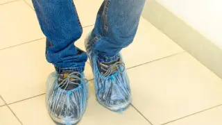 Бахилы с завышенной в 60 раз стоимостью пытались купить в Казахстане