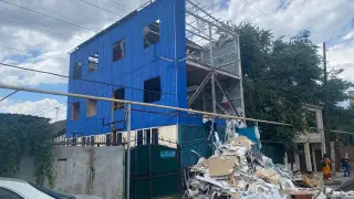 Трехэтажное здание сносят в Алматы