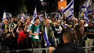 Израильтяне вышли на массовые протесты с требованиями прекращения войны и отставки Нетаньяху