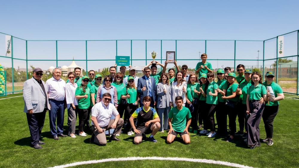 100 добрых дел: Halyk подарил жителям Талдыкоргана новое футбольное поле