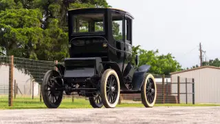 100-летний электрокар выставят на аукцион