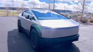 Вандалы раскрасили больше 30 новеньких электрокаров Tesla Cybertruck
