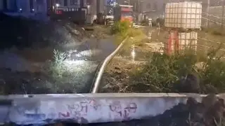 Опоры линии электропередачи обрушились из-за сильного ветра в Атырау