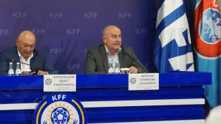 "Нужно самому попробовать" - Черчесов о запрете на бешбармак в сборной Казахстана