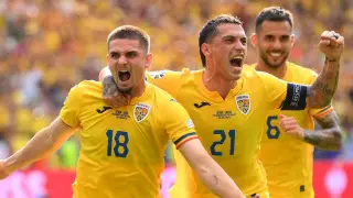 Желтую карточку заменили на пенальти в игре Словакии и Румынии