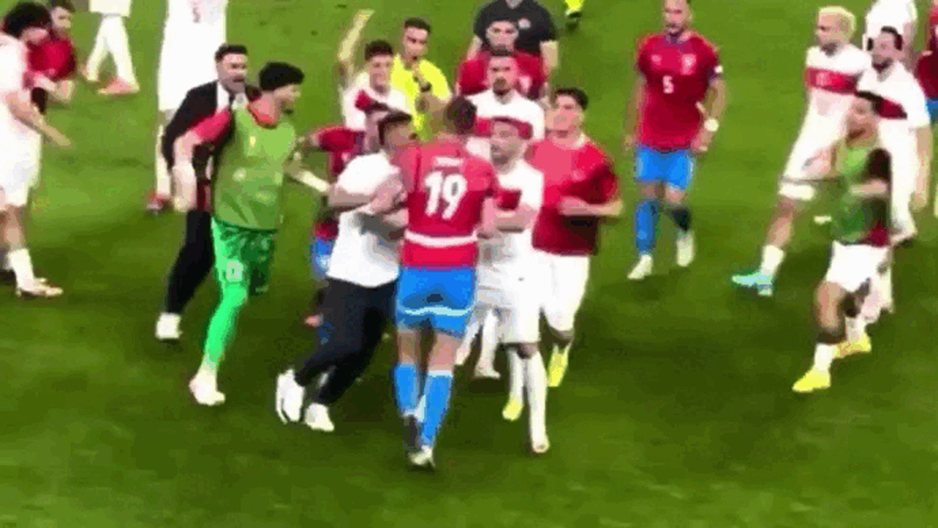 Mass brawl at Türkiye match