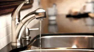 Жители Балхаша в 40-градусную жару остались без воды из-за аварии