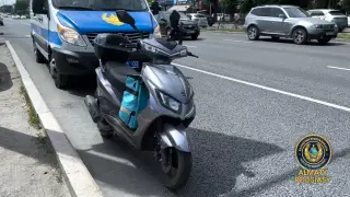 Лихач-мопедист с оружием задержан в центре Алматы