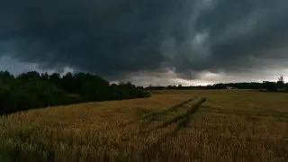 Циклон несет в Казахстан сильные дожди и температурный спад