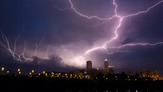 Грозы и жара: штормовое предупреждение объявили в 17 областях, Астане и Алматы