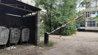 "Устали от вечного недосыпания!" Жители престижного квадрата в Алматы возмущены вывозом мусора в три часа ночи