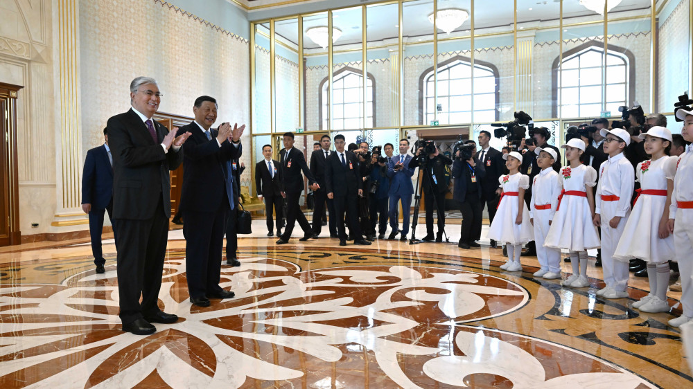 Окупается тысячекратно - эксперт о политическом гостеприимстве Казахстана