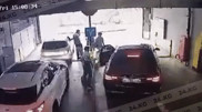 Драка депутата с охранником попала на видео в Кыргызстане