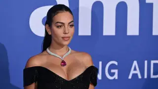 Спутница Роналду удивила фанатов своим внешним видом